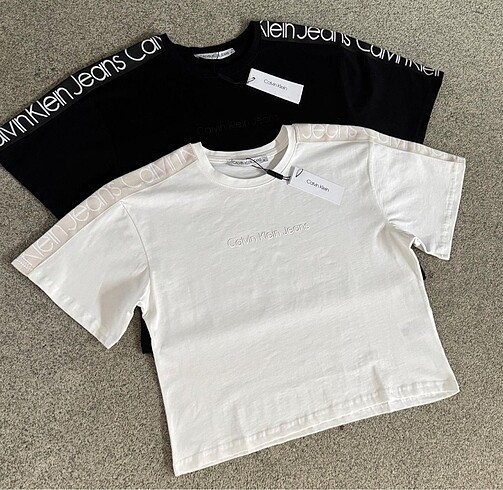 Calvin Klein Crop Tişört