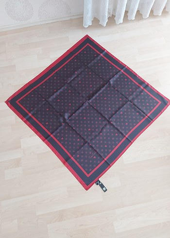 Beden pierre cardin eşarp