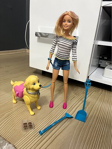 Barbie köpek tuvalet eğitimi