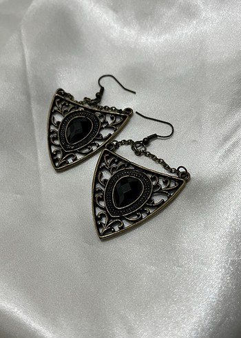 Siyah Boncuklu Gotik Üçgen Küpeler - Görsel 2