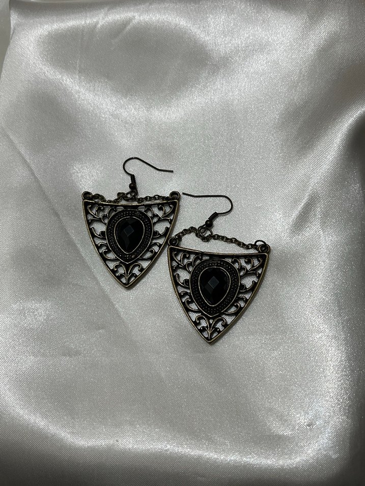 Siyah Boncuklu Gotik Üçgen Küpeler - Görsel 3
