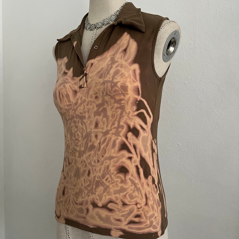 Düğmeli Batik Desenli Kolsuz Bluz - Görsel 2