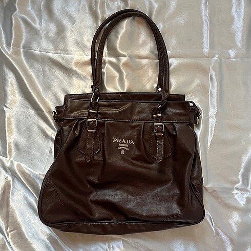 prada vintage deri kol çantası