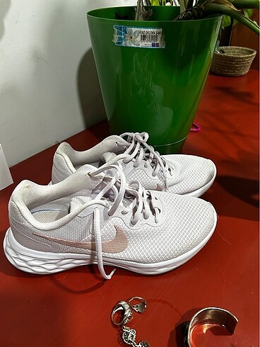 Nike Revolution 6NN Spor Ayakkabı