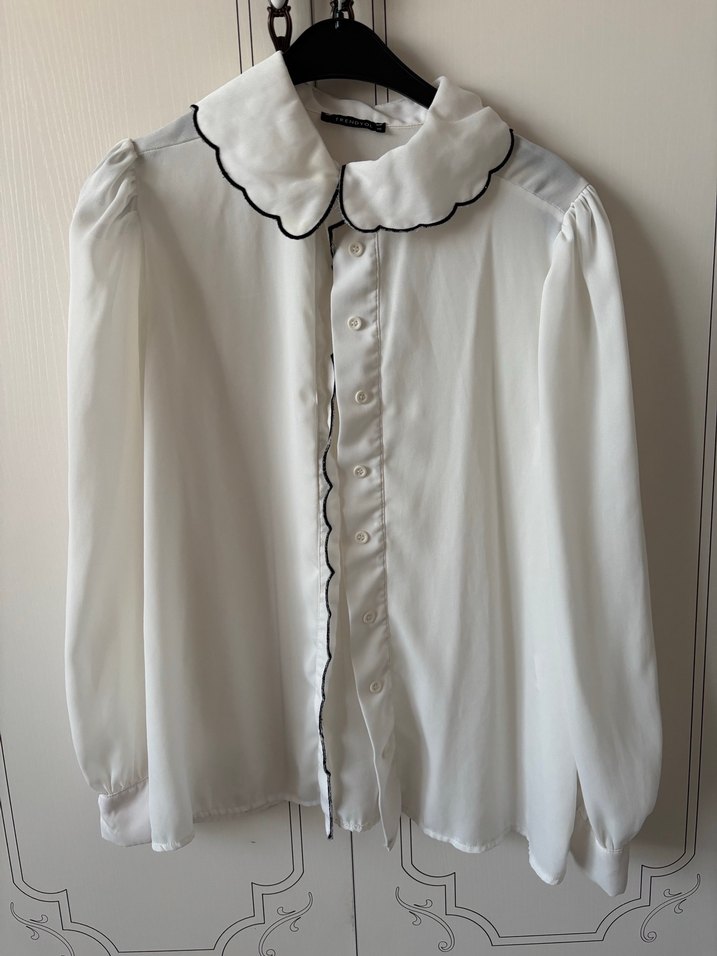 Uzun Kollu Bebe Yaka Beyaz Gömlek - Görsel 4