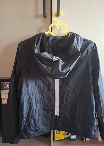 Siyah Kapüşonlu Fermuarlı Kadın Spor Yagmurluk Ceket - Görsel 2