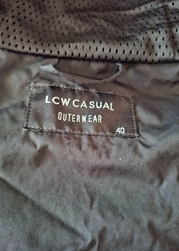 Siyah Kapüşonlu Fermuarlı Kadın Spor Yagmurluk Ceket - Görsel 9