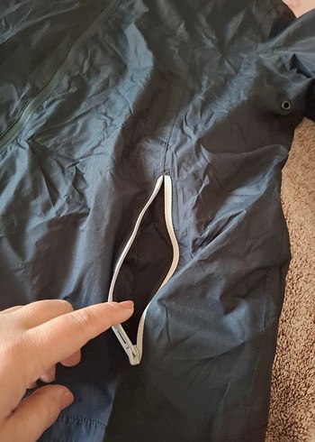 Siyah Kapüşonlu Fermuarlı Kadın Spor Yagmurluk Ceket - Görsel 4