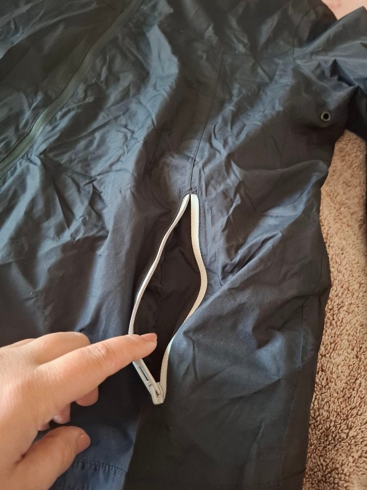 Siyah Kapüşonlu Fermuarlı Kadın Spor Yagmurluk Ceket - Görsel 4