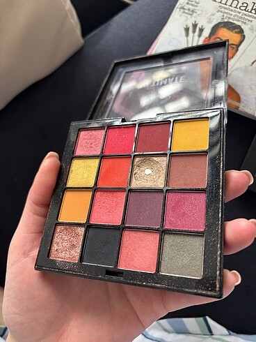 NYX Nyx ultimate phoenix far paleti