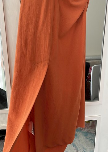Kahverengi Drapeli Uzun Saten Elbise - Görsel 4
