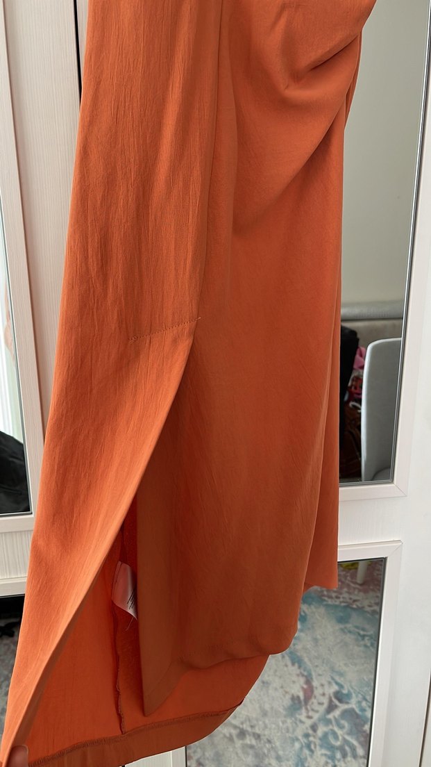 Kahverengi Drapeli Uzun Saten Elbise - Görsel 4