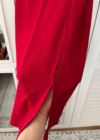 Parlak Kırmızı Drapeli Midi Abiye Elbise - Görsel 3