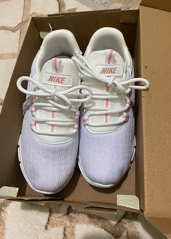 Nike Beyaz kız çocuk Spor Ayakkabı