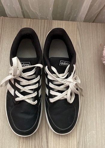 Adidas Siyah Spor Ayakkabı Beyaz Bağcıklarla