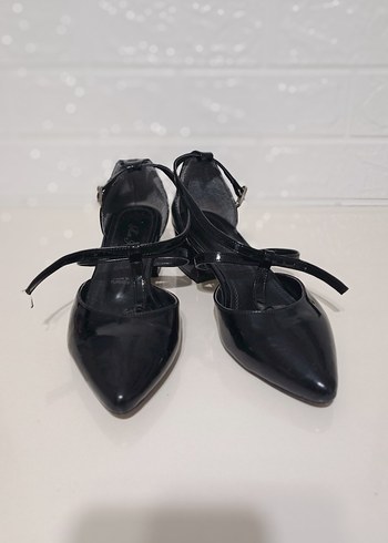 Siyah Rugan Tokalı İnce Topuklu Kadın Ayakkabı - Görsel 2