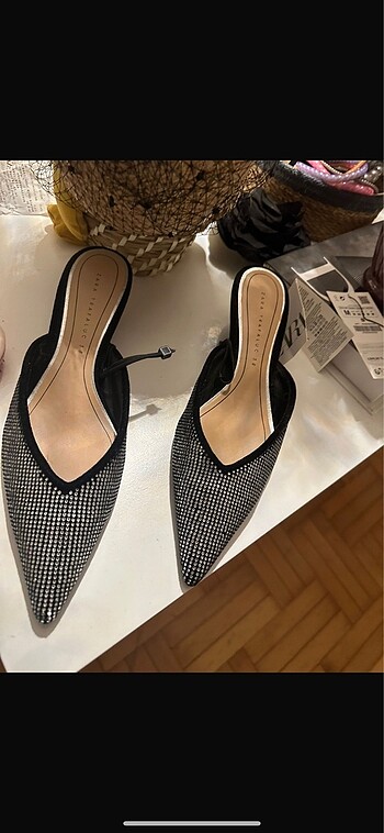 38 Beden Zara taşlı mule