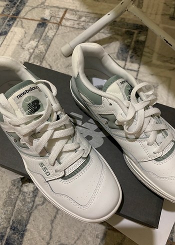 New Balance Beyaz Gri Bağcıklı Spor Ayakkabı - Görsel 2