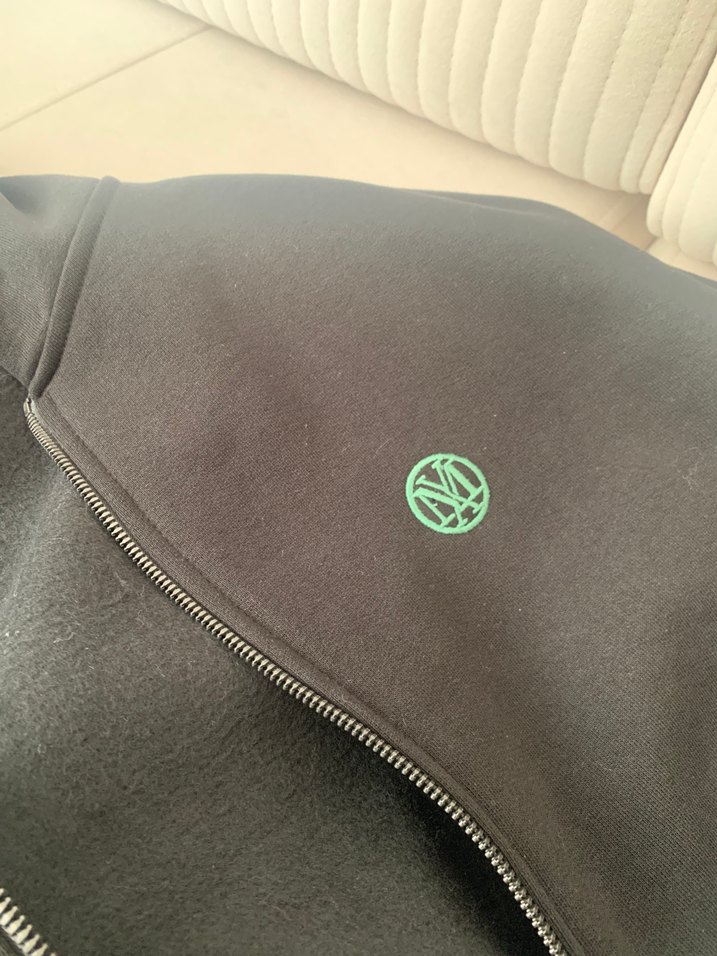 Mühür Logo Nakışlı Siyah Fermuarlı Sweatshirt - Görsel 4