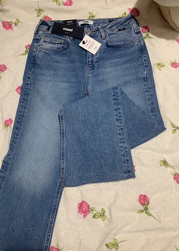 Mavi Düğmeli Midi Boy Rahat Kesim Kadın Kot Pantolon - Görsel 2