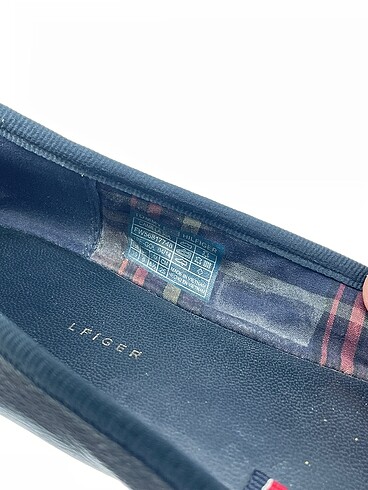 38,5 Beden siyah Renk Tommy Hilfiger Babet %70 İndirimli.