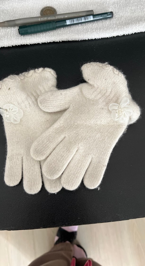 Örgü Beyaz Kadın Eldiveni - Görsel 3