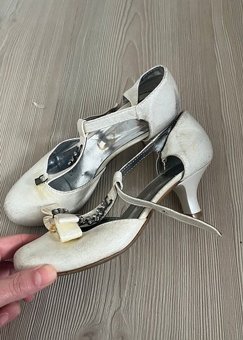 Beyaz Tokalı Vintage Topuklu Ayakkabı - Görsel 4