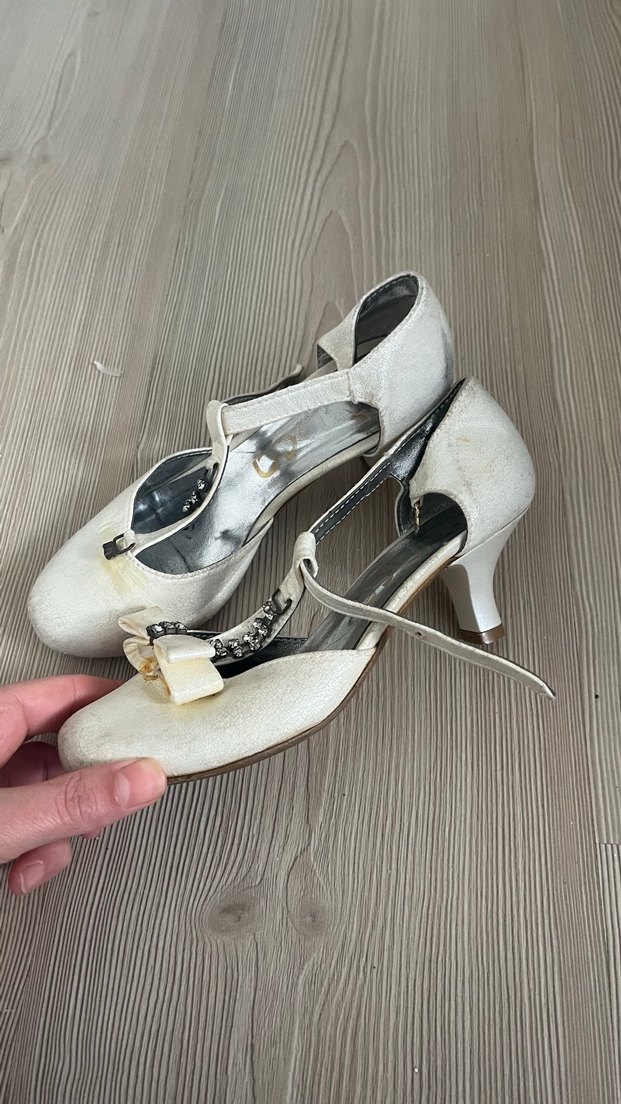 Beyaz Tokalı Vintage Topuklu Ayakkabı - Görsel 3