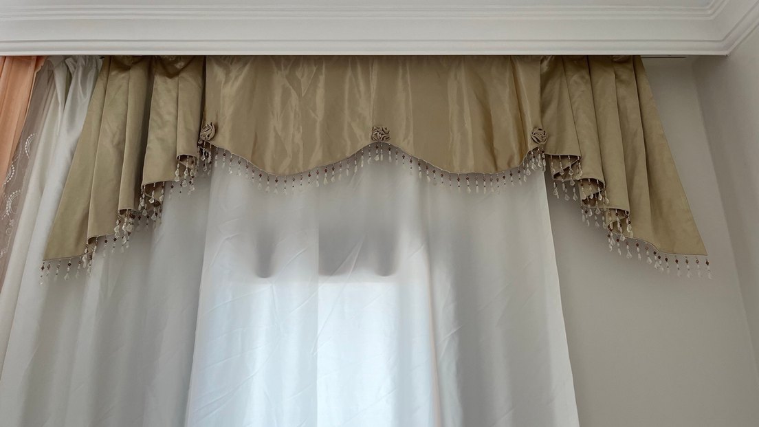 İşlemeli Fon Perde Parlak Kumaş - Görsel 3