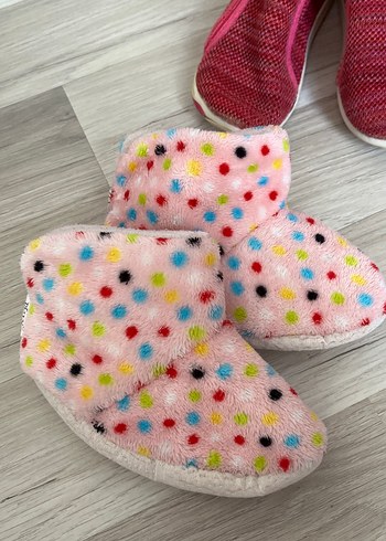 Kız Çocukları İçin Renkli Sıcak Ev Terlikleri - Görsel 4