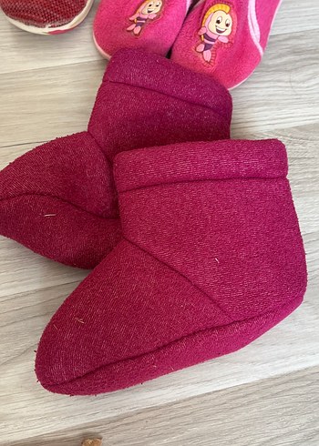 Kız Çocukları İçin Renkli Sıcak Ev Terlikleri - Görsel 3