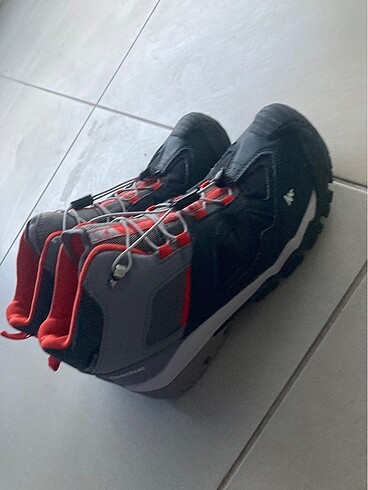 Quechua Outdoor bot