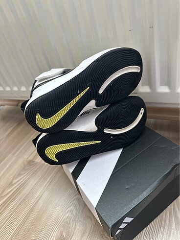 28 Beden beyaz Renk Nike basketbol ayakkabısı