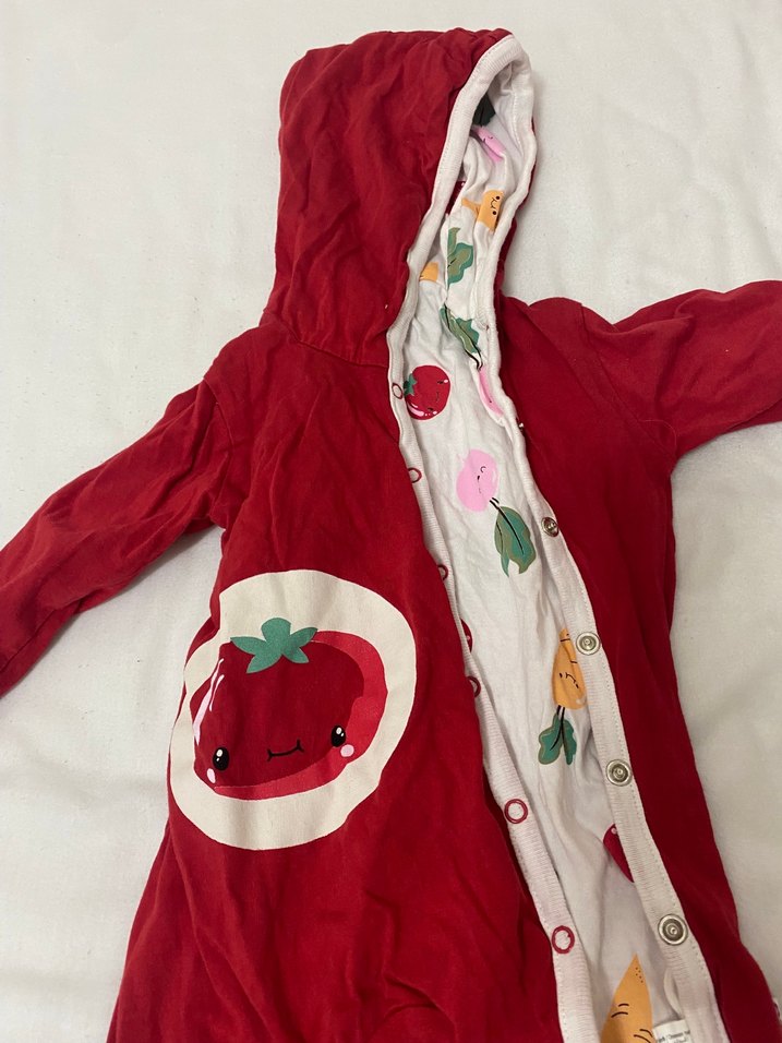 Bebek Kırmızı Kapüşonlu Tulum - Görsel 2