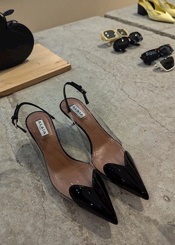 Siyah Yılan Desenli Tokalı Stiletto