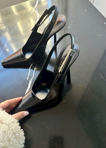 Tokalı Siyah Stiletto Topuklu Kadın Ayakkabı
