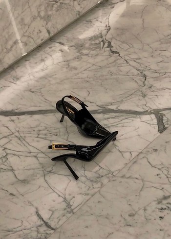 Siyah Tokalı Stiletto