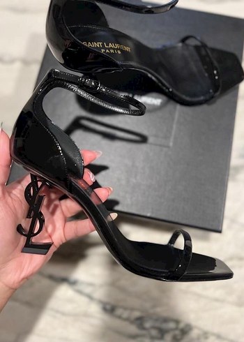 Saint Laurent Siyah Rugan Topuklu Kadın Ayakkabı