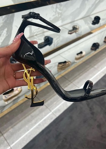 Siyah Stiletto Topuklu Ayakkabı