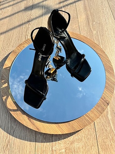 Yves Saint Laurent YSL Topuklu Ayakkabı