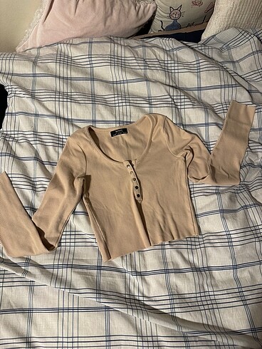 Bershka bej üst