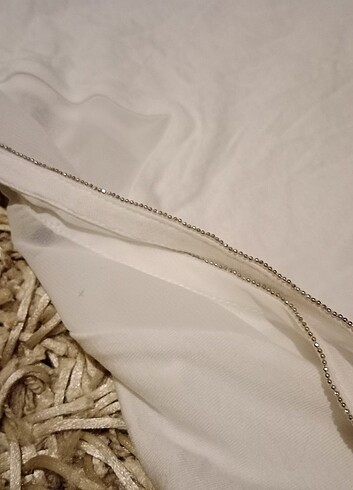 Şifon ve taş detaylı bir bluz  - Görsel 3