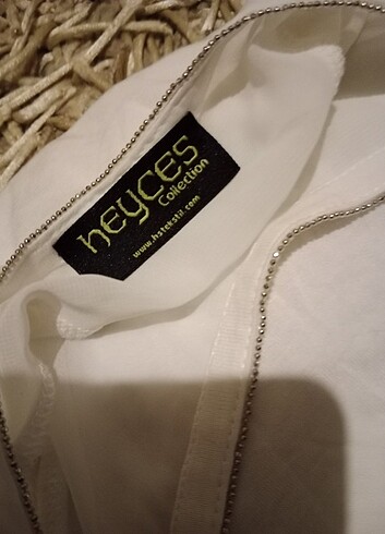 Şifon ve taş detaylı bir bluz  - Görsel 2