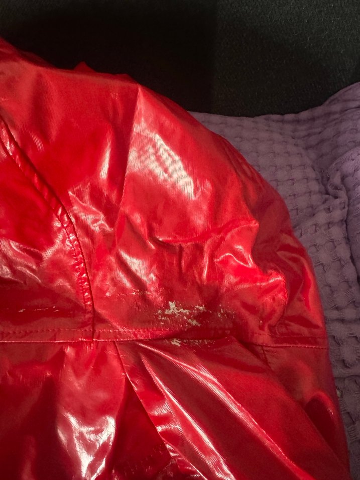 Kadın Parlak Kırmızı Kapüşonlu Yağmurluk - Görsel 4