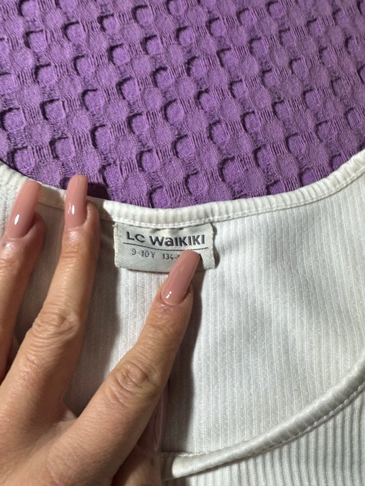 Beyaz Yüksek Yakalı Kız Atlet - Görsel 2