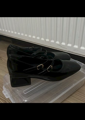 Diğer Kadın Siyah Rugan Tokalı Topuklu Ayakkabı