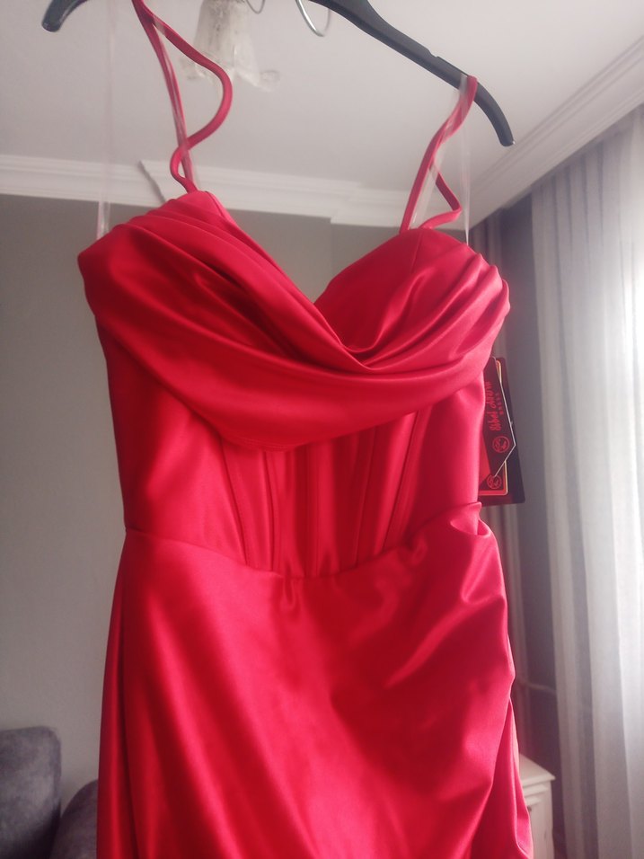 Kırmızı Drapeli Uzun Abiye Elbise - Görsel 5