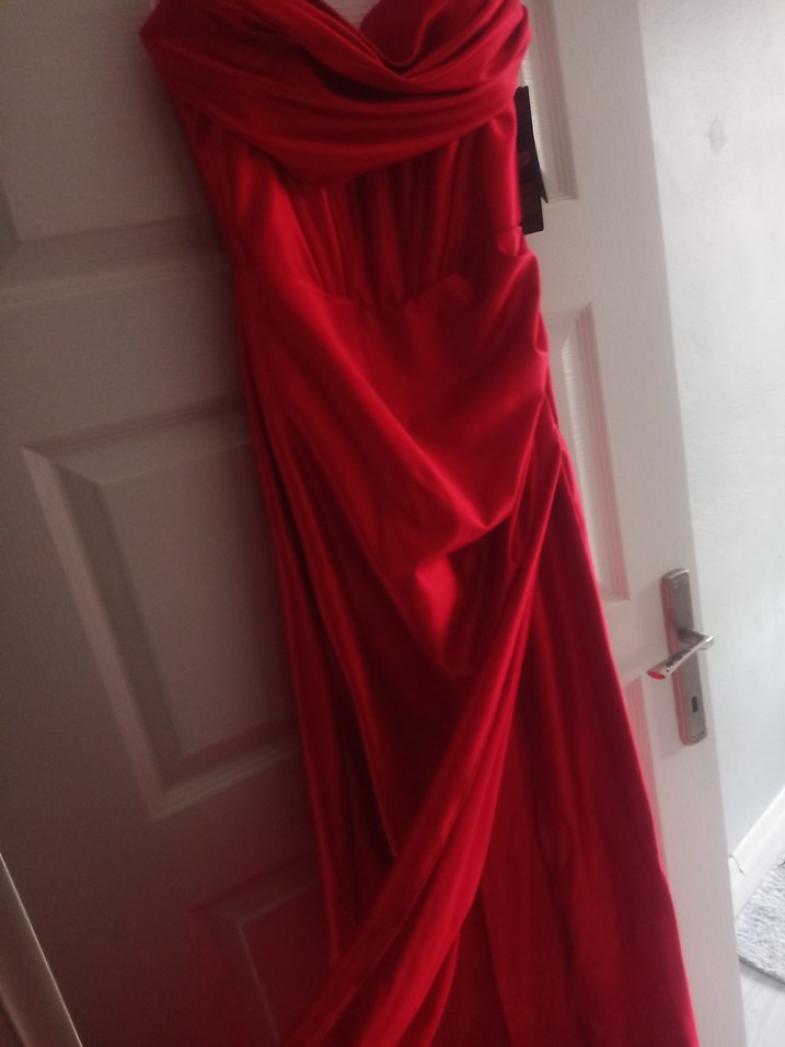 Kırmızı Drapeli Uzun Abiye Elbise - Görsel 4