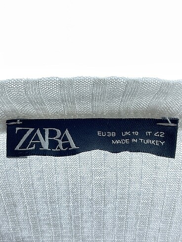 38 Beden beyaz Renk Zara T-shirt %70 İndirimli.