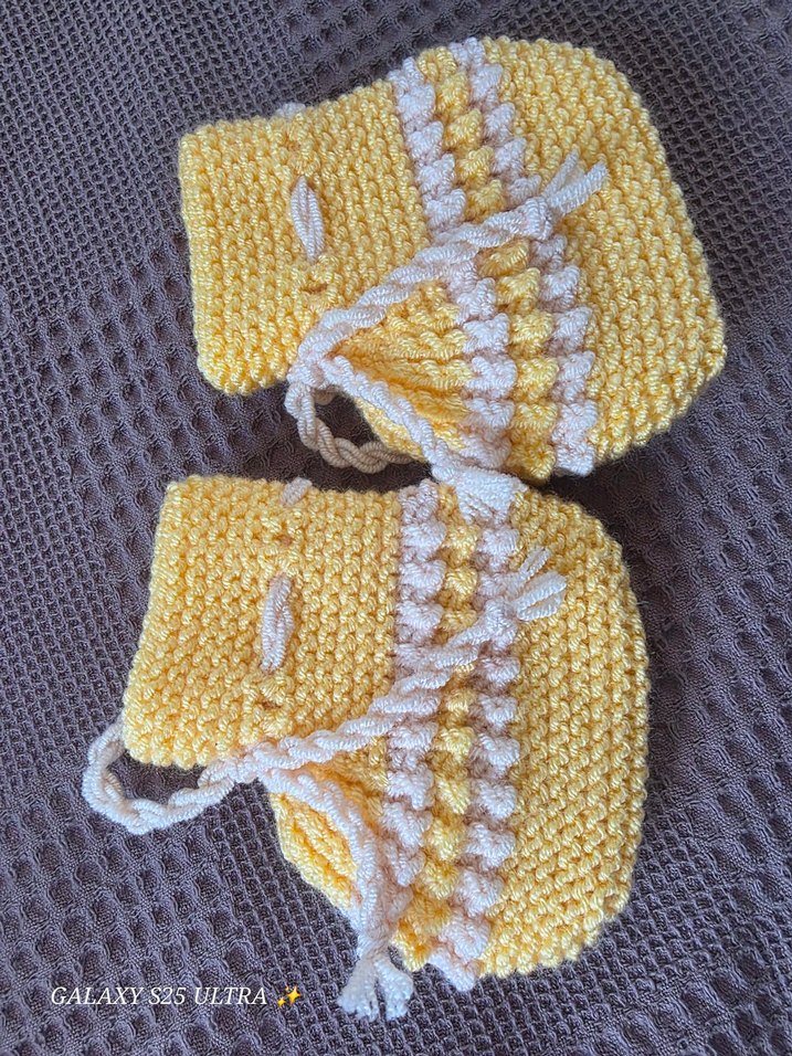 Nakışlı Sarı Örgü Kız Bebek Patik - Görsel 2